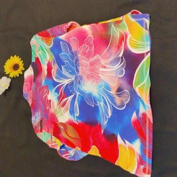 T By TALBOTS. Colorful Women's Swim Top - Picture 2 of 8